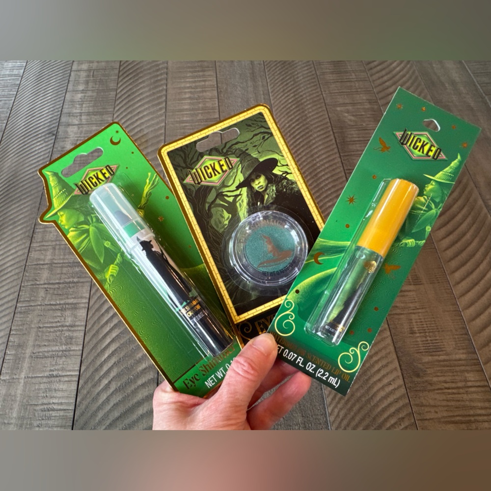 Universal - Wicked Elphaba Eye Shimmer, Eye Shimmer Crayon & Watermelon Lip Oil